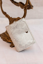 Load image into Gallery viewer, Perla - Silver Jewelry Wallet
