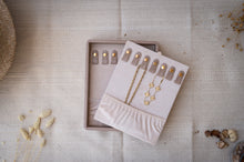 Load image into Gallery viewer, Gemma - Nude Classic Necklaces Tray
